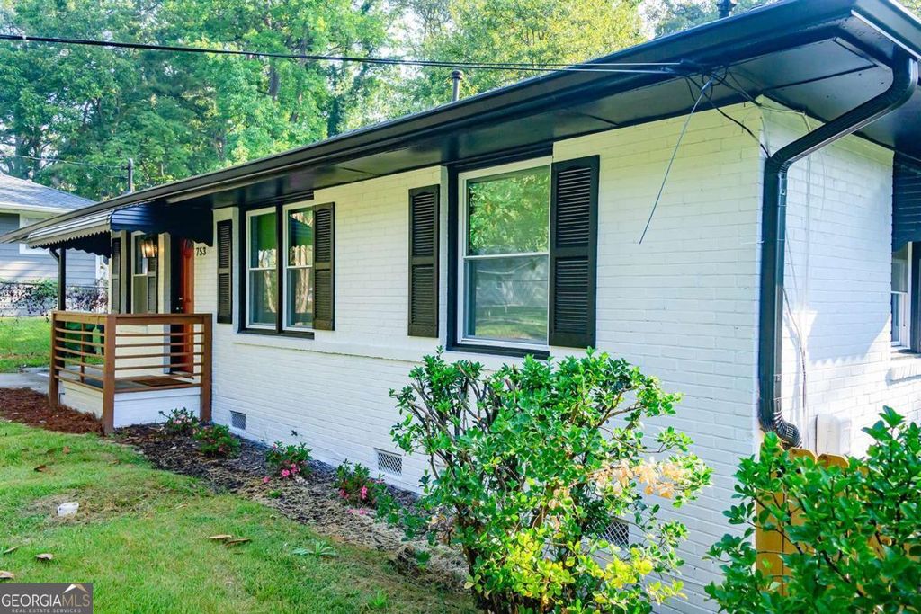 Photo of 753 Commodore Drive NW, Atlanta, GA 30318 (MLS # 10690923)