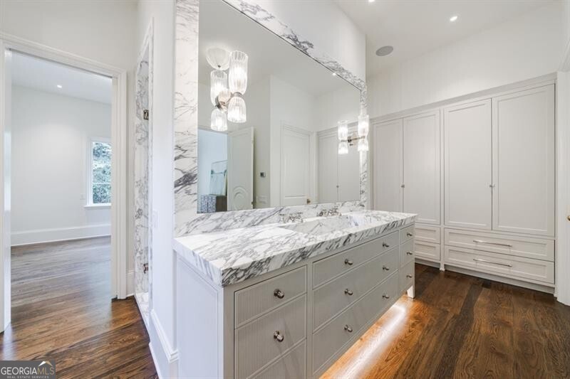 Tuxedo Park - Residential