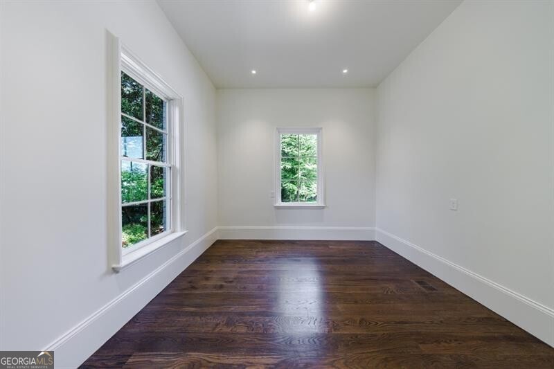 Tuxedo Park - Residential