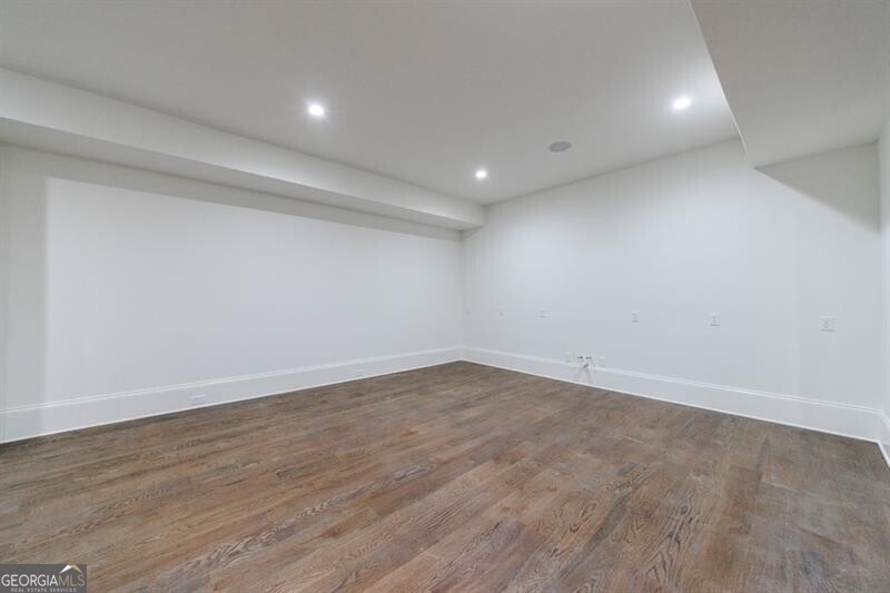 Tuxedo Park - Residential