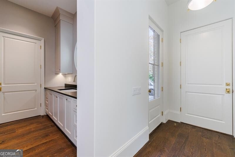 Tuxedo Park - Residential