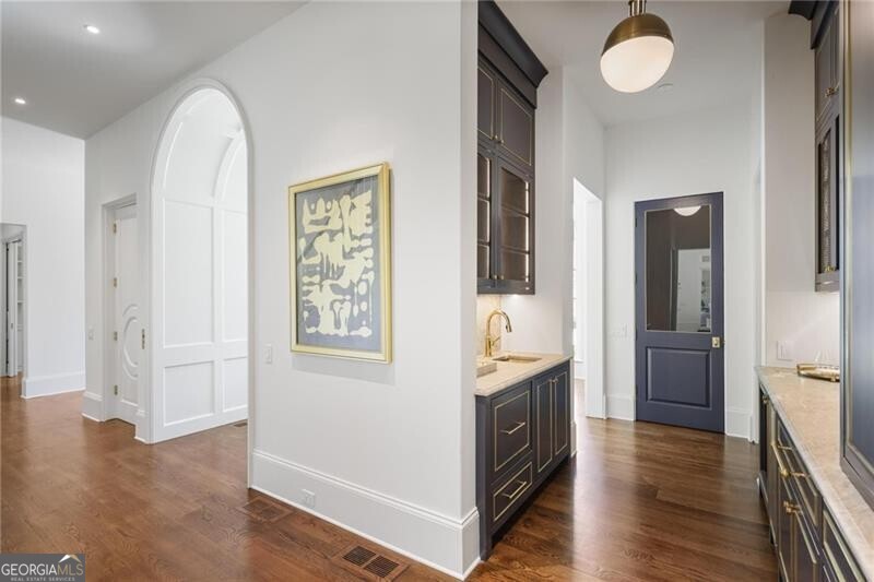 Tuxedo Park - Residential
