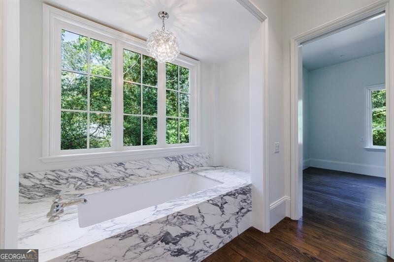 Tuxedo Park - Residential