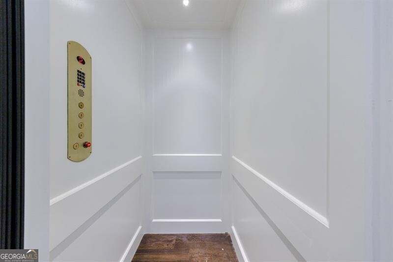 Tuxedo Park - Residential
