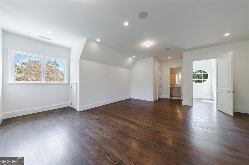 Tuxedo Park - Residential