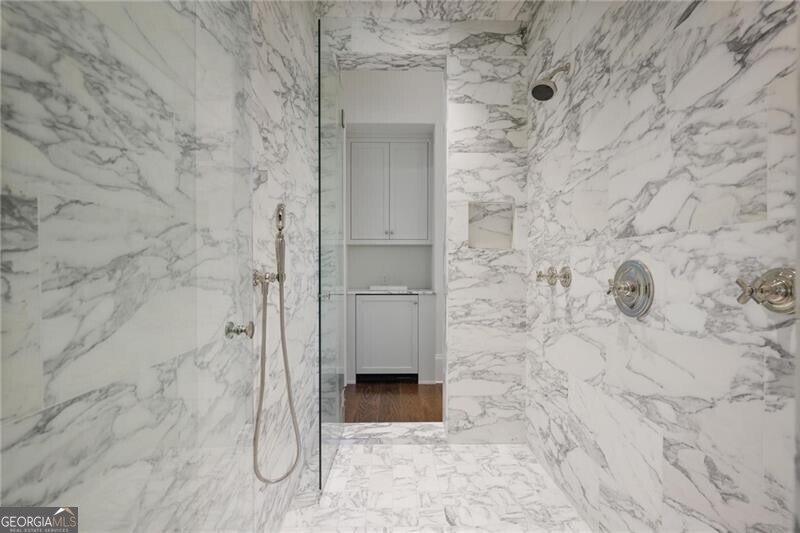 Tuxedo Park - Residential