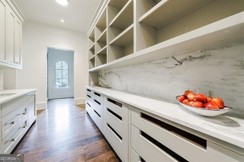 Tuxedo Park - Residential