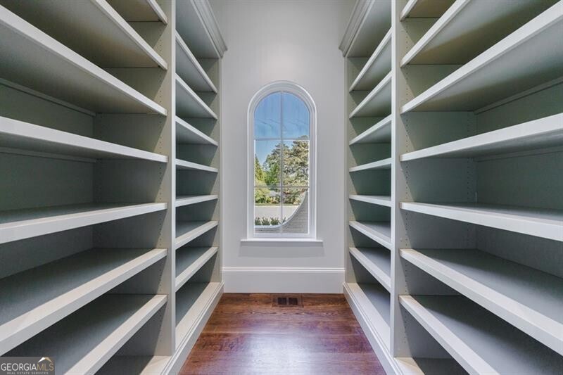 Tuxedo Park - Residential