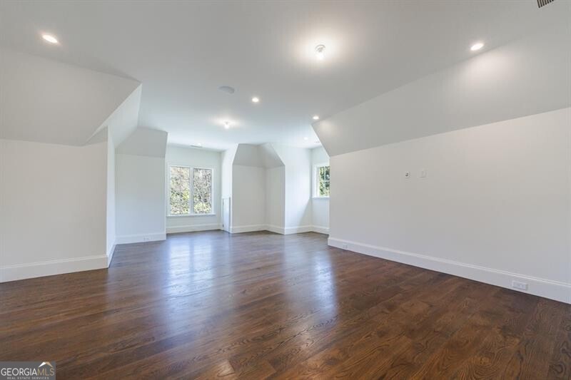 Tuxedo Park - Residential