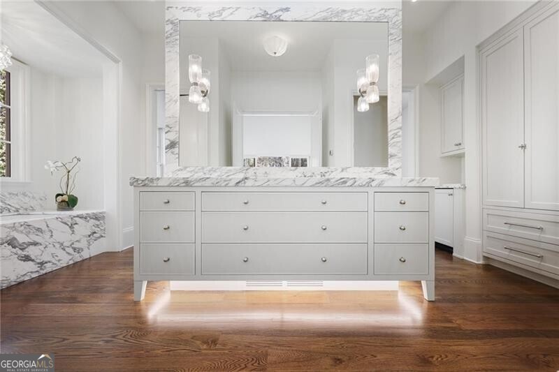 Tuxedo Park - Residential