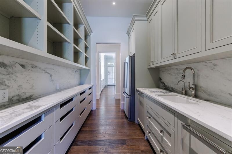Tuxedo Park - Residential