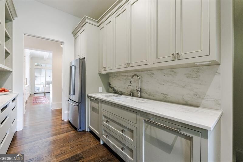 Tuxedo Park - Residential
