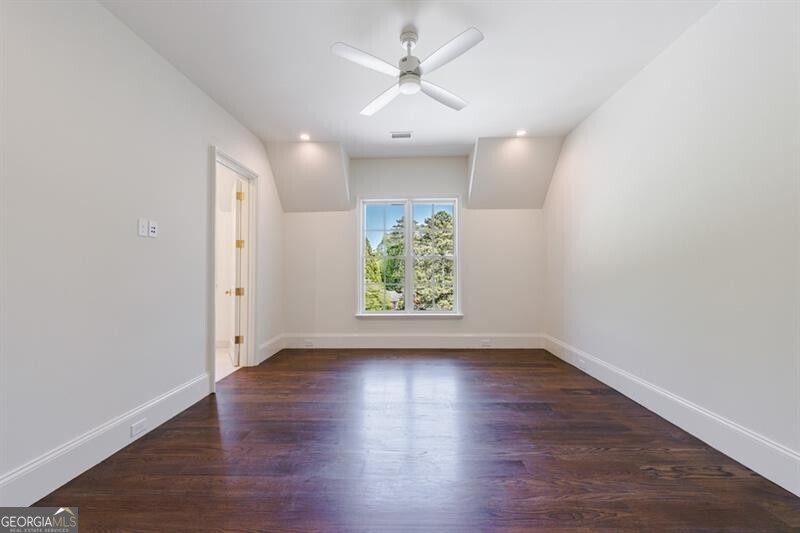 Tuxedo Park - Residential