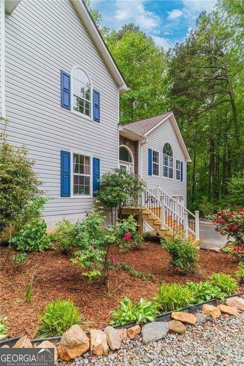 204 Queensbury CT Acworth GA 30102