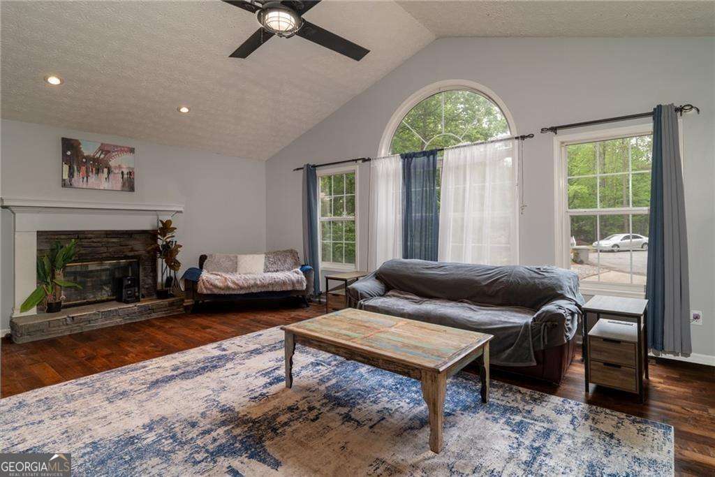 204 Queensbury CT