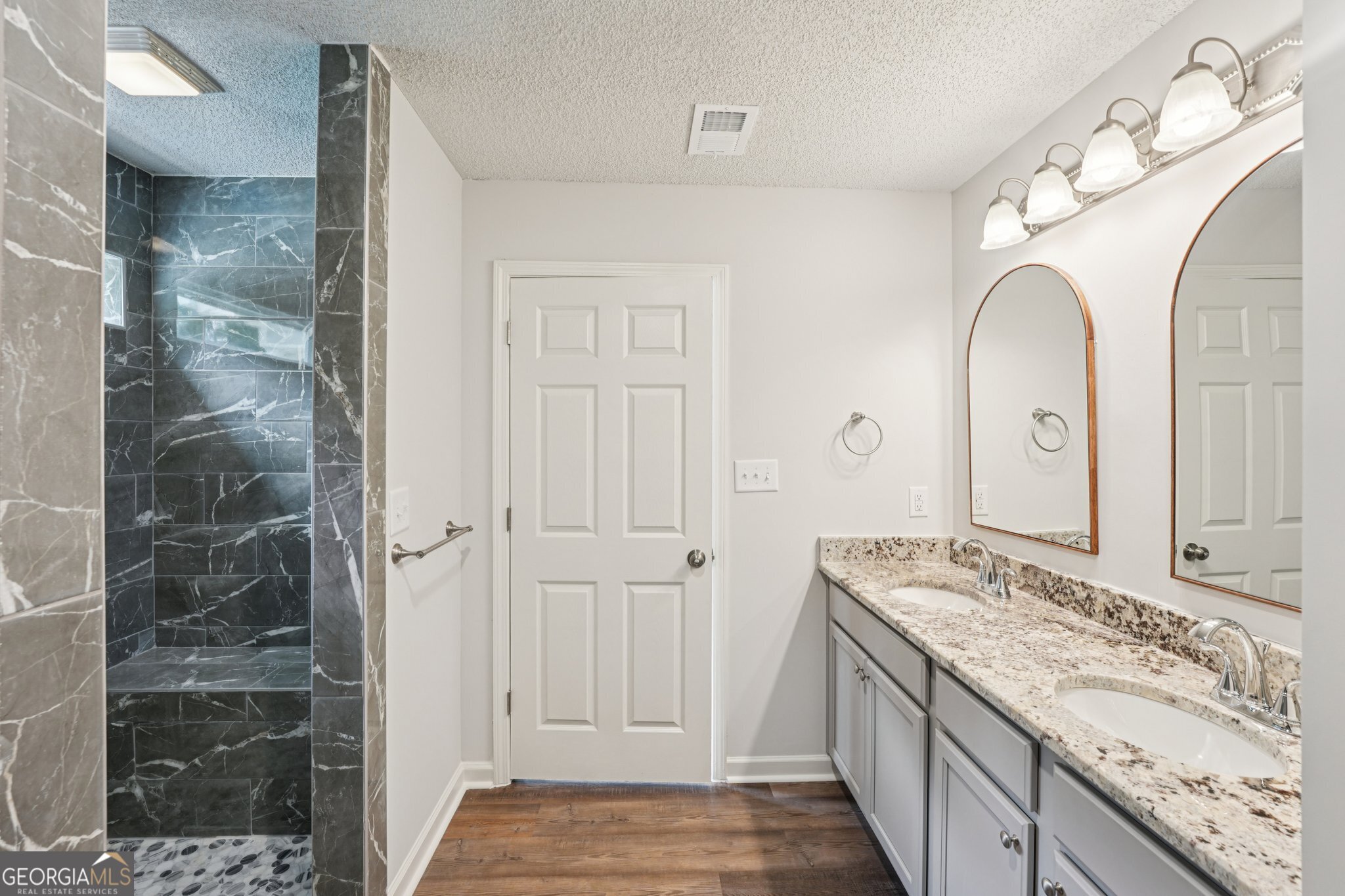 LYNNWOOD ESTATES - Residential