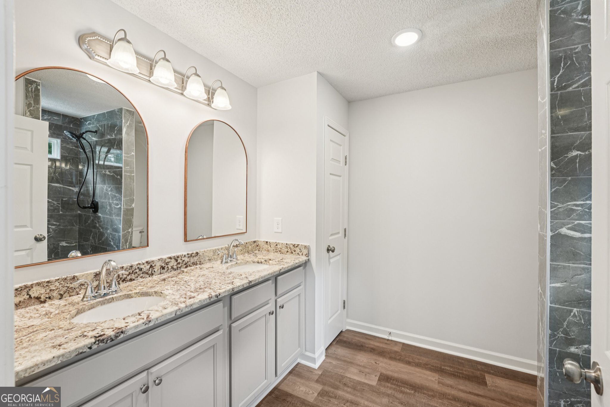 LYNNWOOD ESTATES - Residential