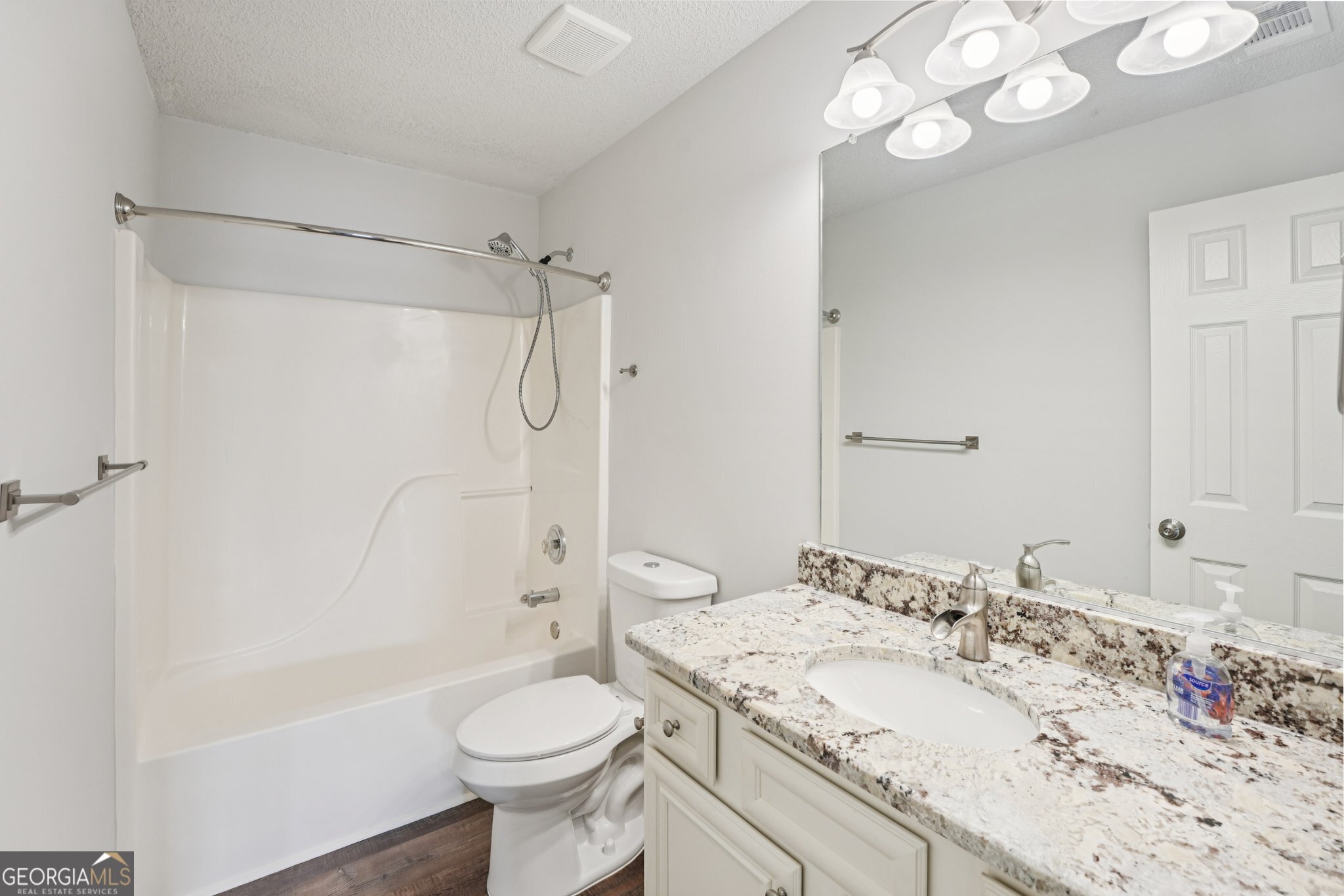 LYNNWOOD ESTATES - Residential