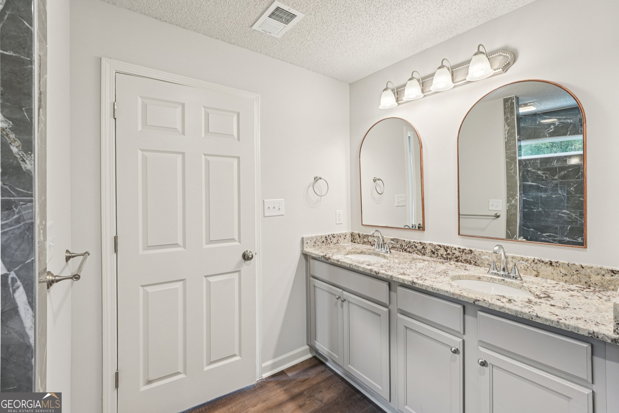 LYNNWOOD ESTATES - Residential