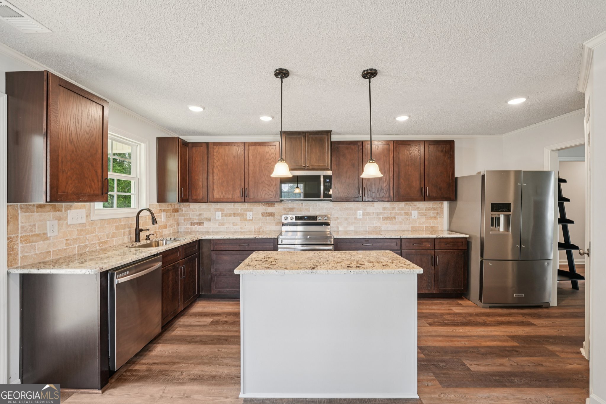 LYNNWOOD ESTATES - Residential