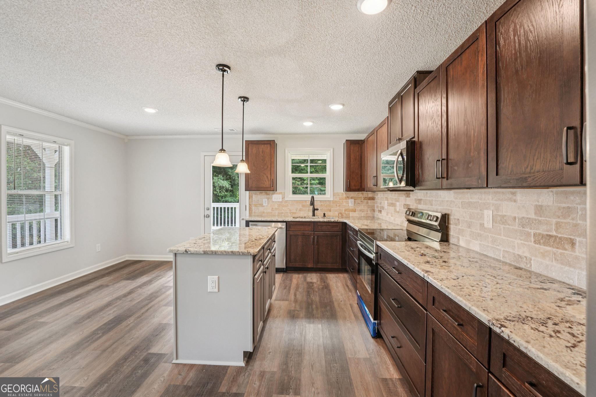 LYNNWOOD ESTATES - Residential