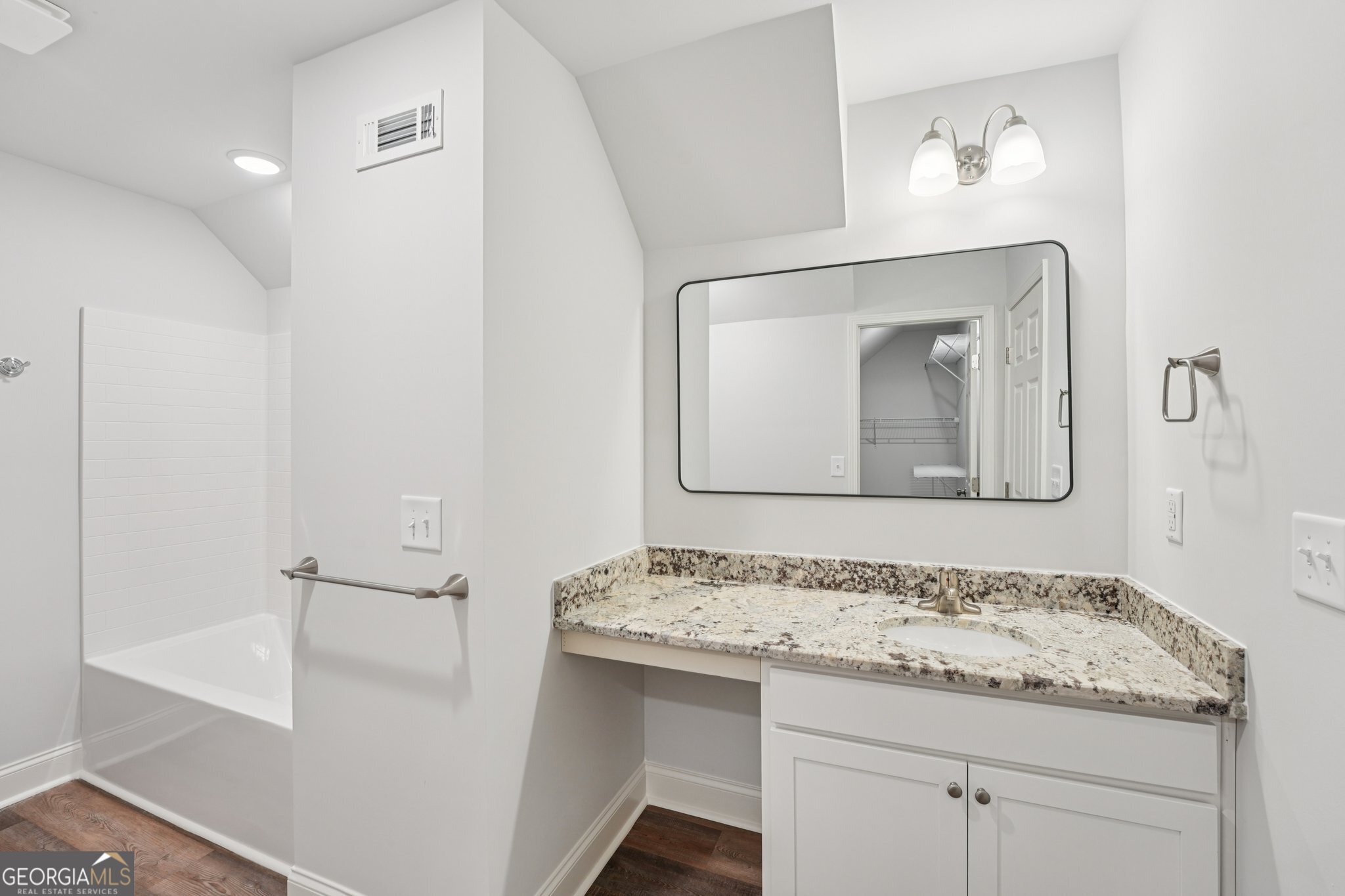 LYNNWOOD ESTATES - Residential
