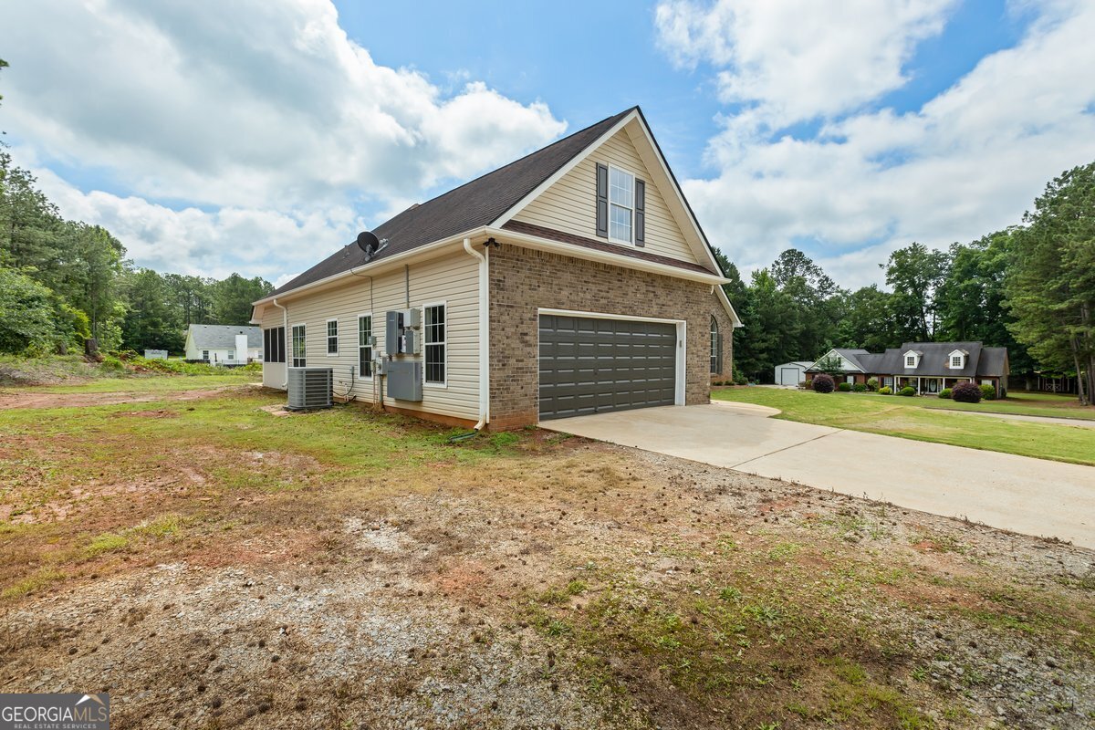 501 Llewellyn CT