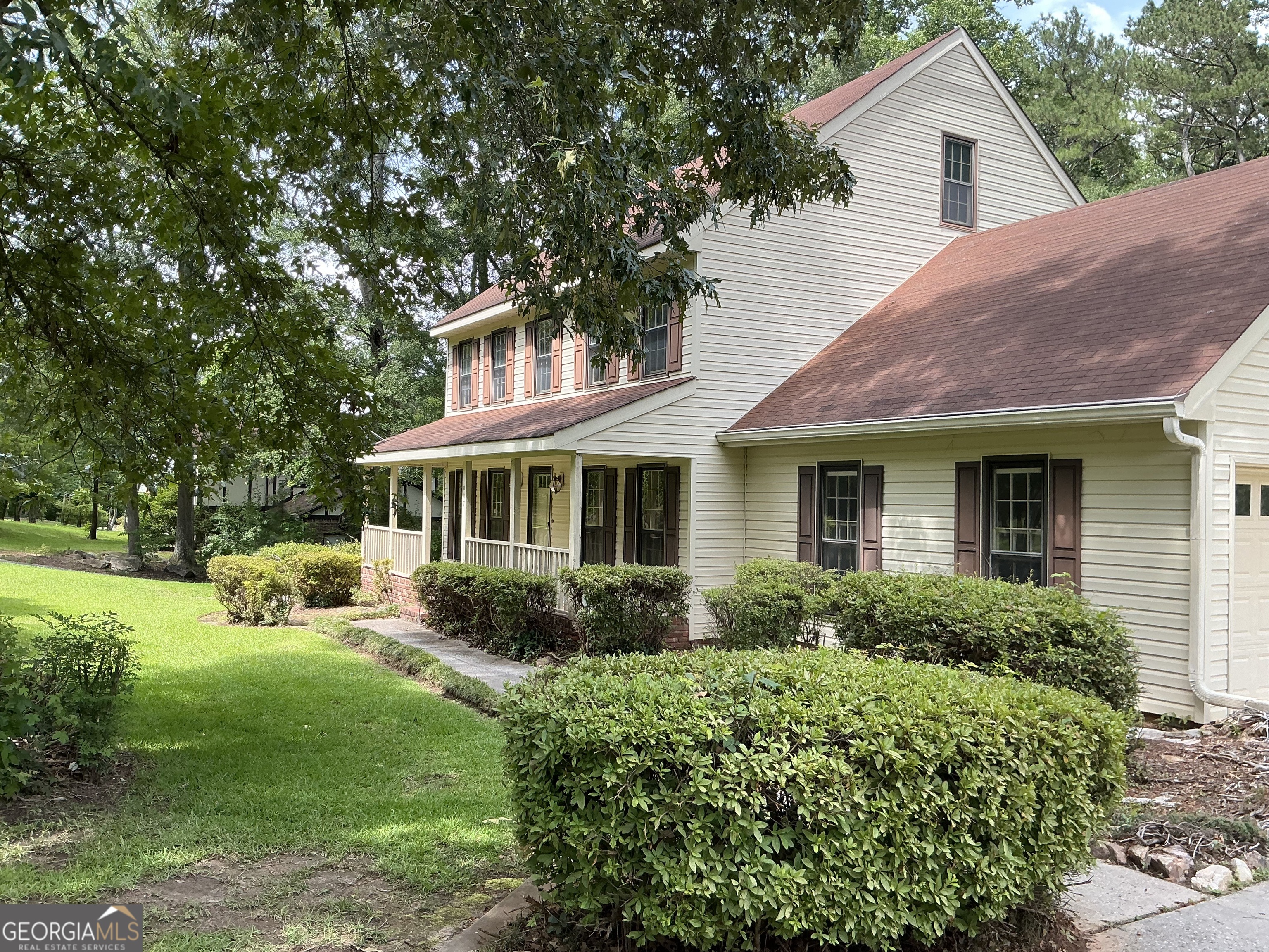 Home is being sold "AS IS". Needs cosmetics. Seller has never occupied the home. NO Seller's Disclosure. Welcome inspections. LARGE ROOMS! SPACIOUS KITCHEN! HUGE BONUS ROOM OFF MASTER BEDROOM! ADDITIONAL UNFINISHED AREA THAT COULD EASILY BE MORE LIVING SPACE! LOVELY FLAT LOT! BEAUTIFUL TREES!