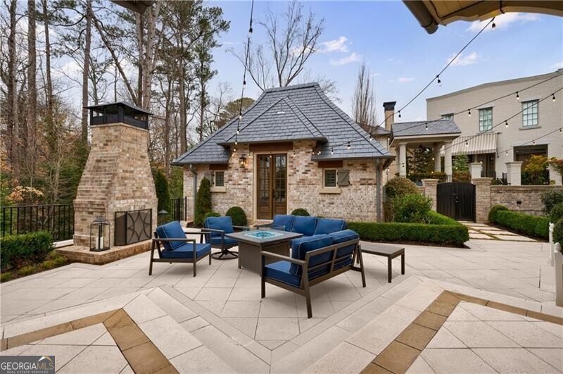 225 Dovecrest DR