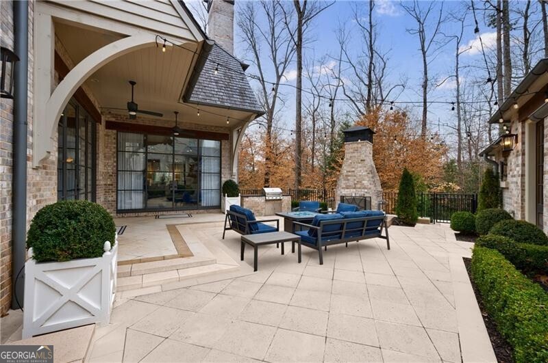 225 Dovecrest DR