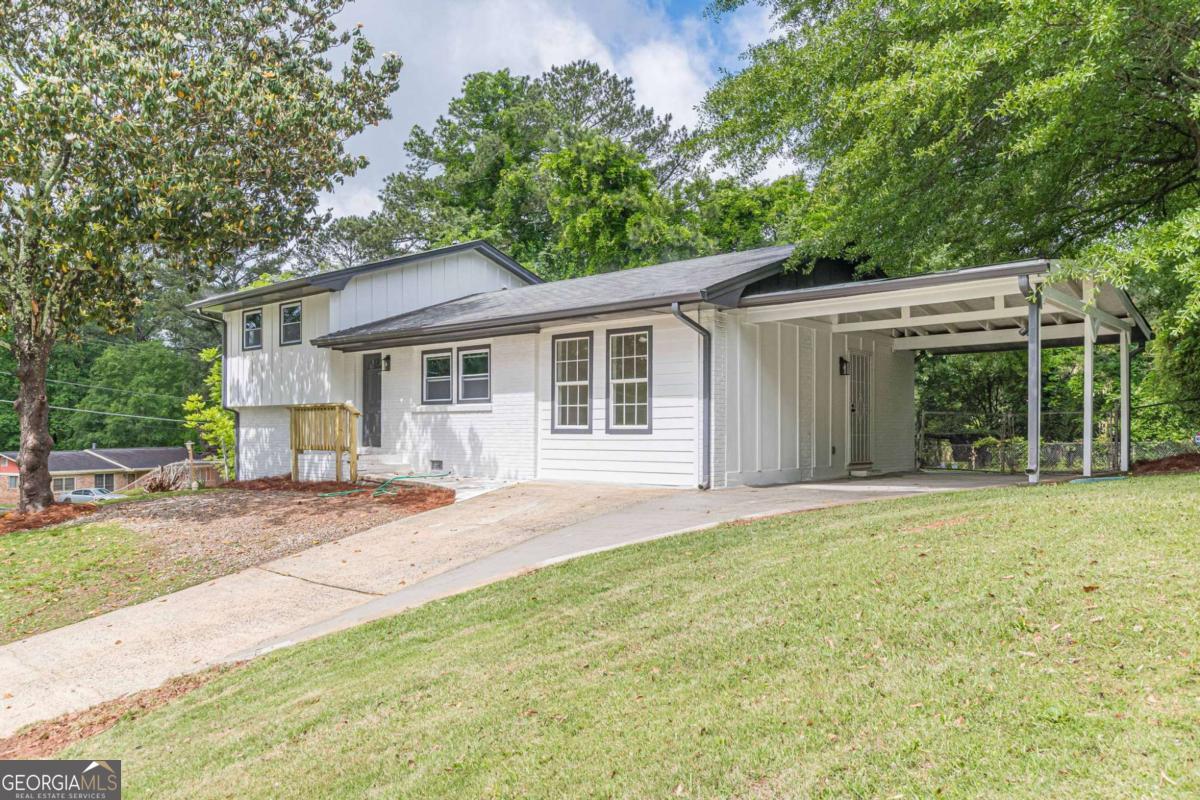 8285 Hemlock DR