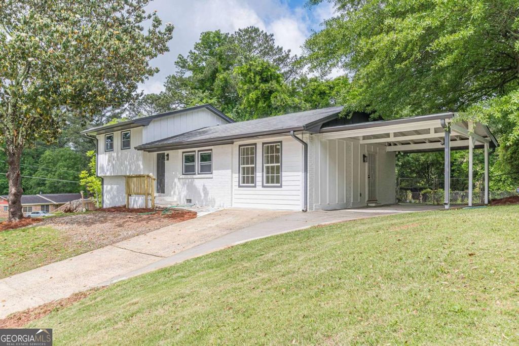 Photo of 8285 Hemlock Drive, Jonesboro, GA 30238 (MLS # 10767127)