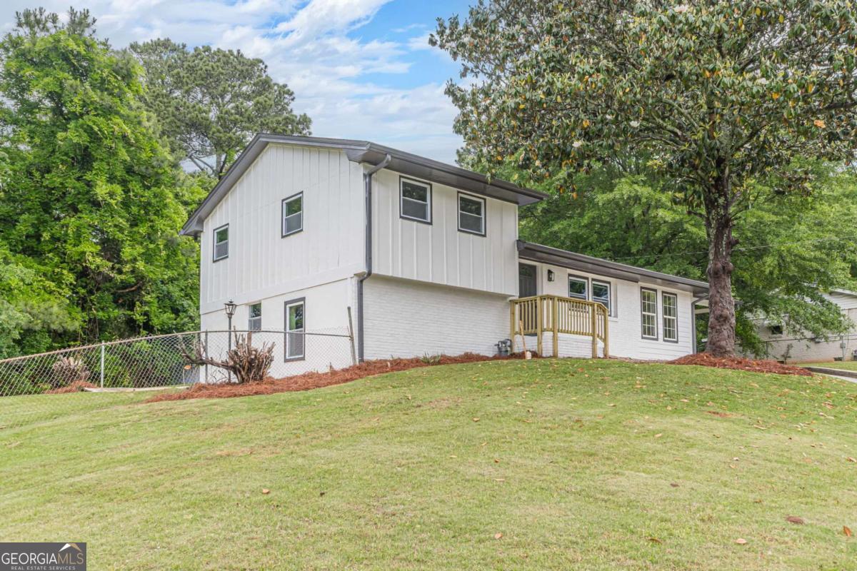 8285 Hemlock DR