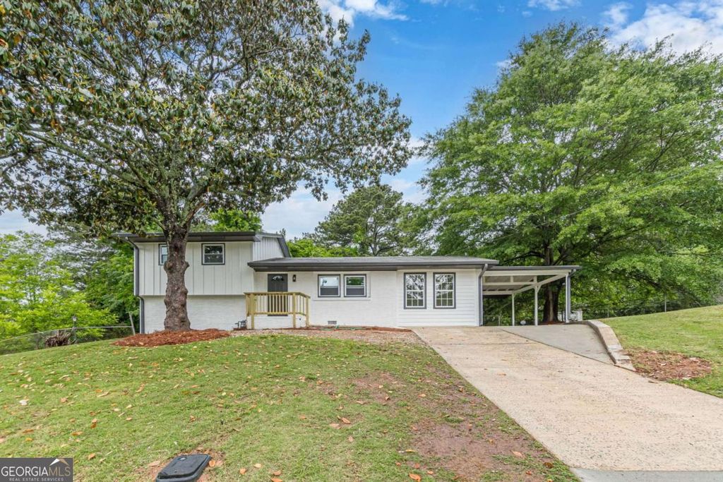 Photo of 8285 Hemlock Drive, Jonesboro, GA 30238 (MLS # 10767127)