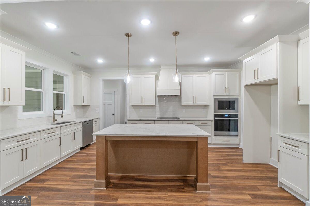 1251 Simmons RD
