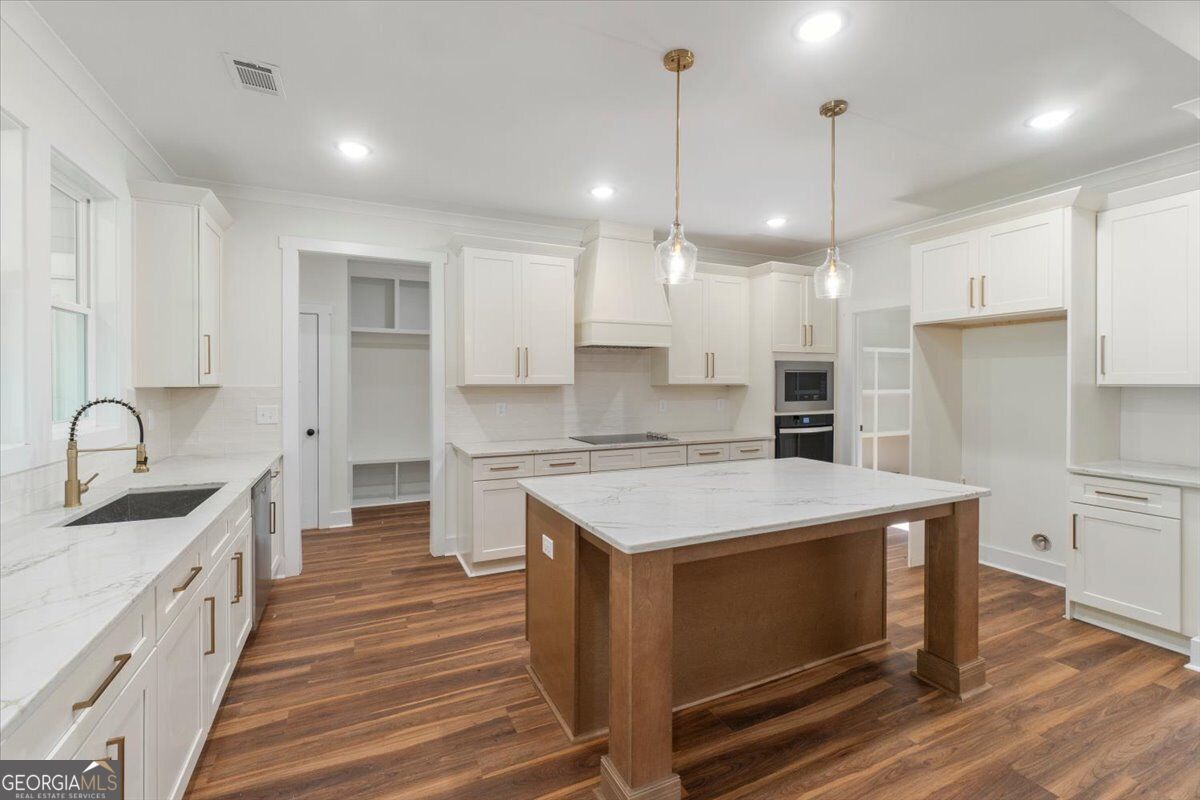 1251 Simmons RD
