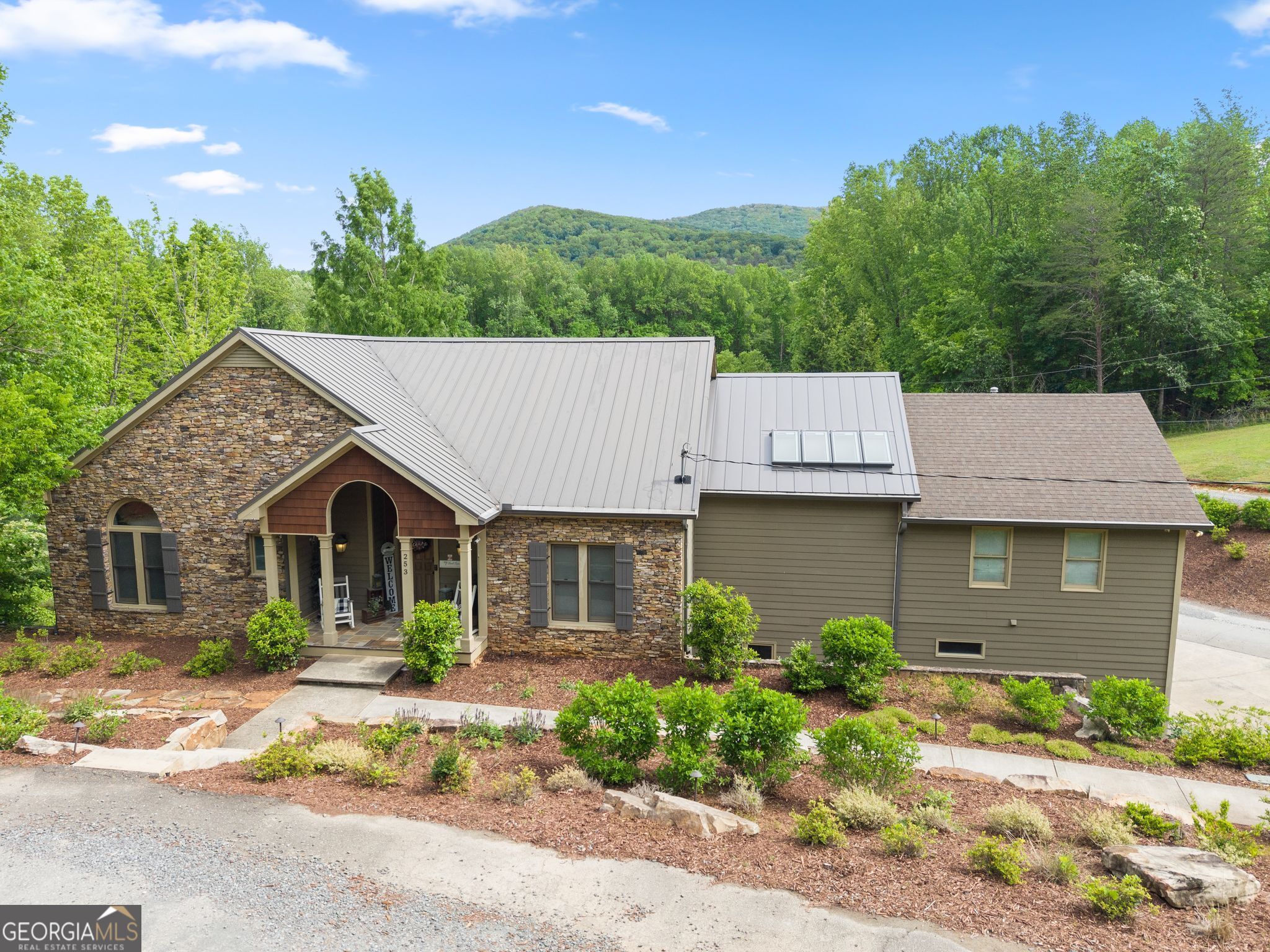 253 Happy Trails WAY