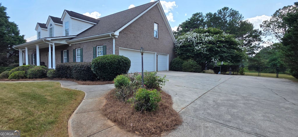 Photo of 1225 Bent Creek Drive, McDonough, GA 30252 (MLS # 10798879)