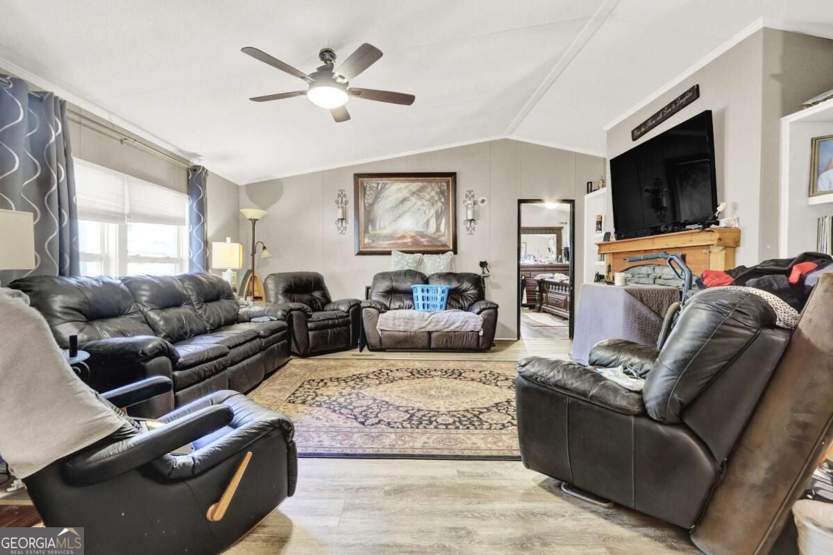 4233 Jim Hood RD