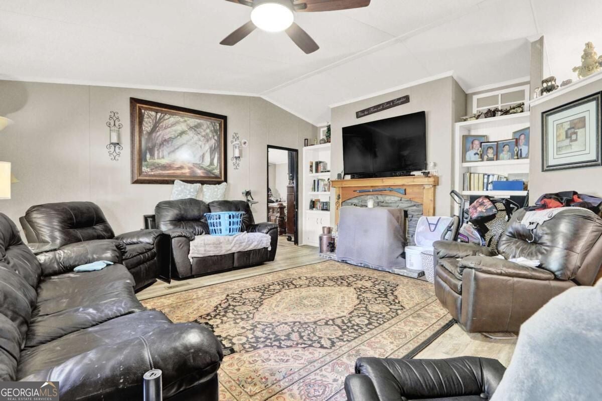 4233 Jim Hood RD