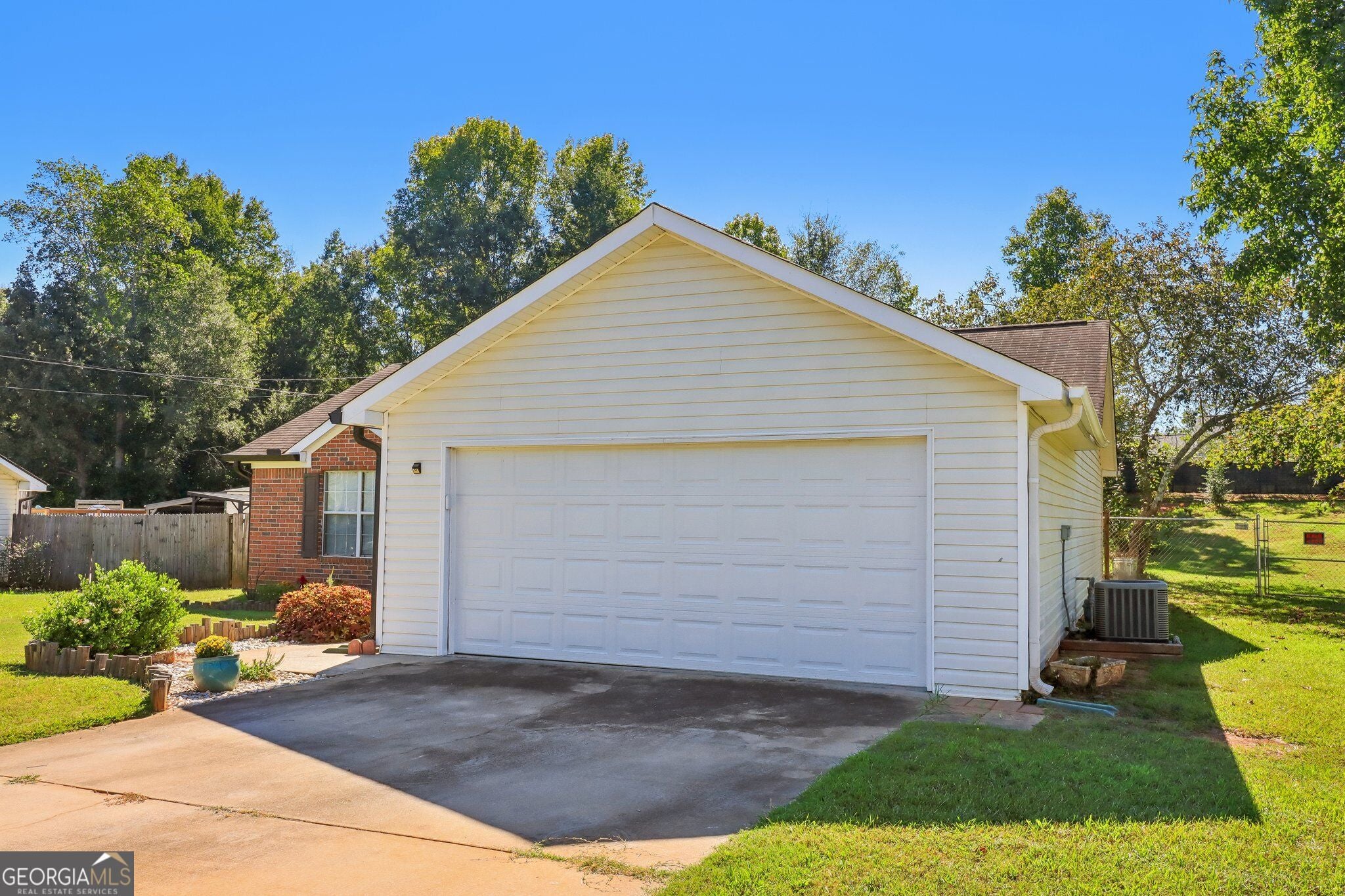 22 Canterbury DR