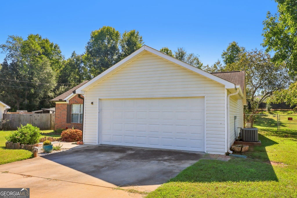 Photo of 22 Canterbury Dr, Grantville, GA 30220 (MLS # 10857592)