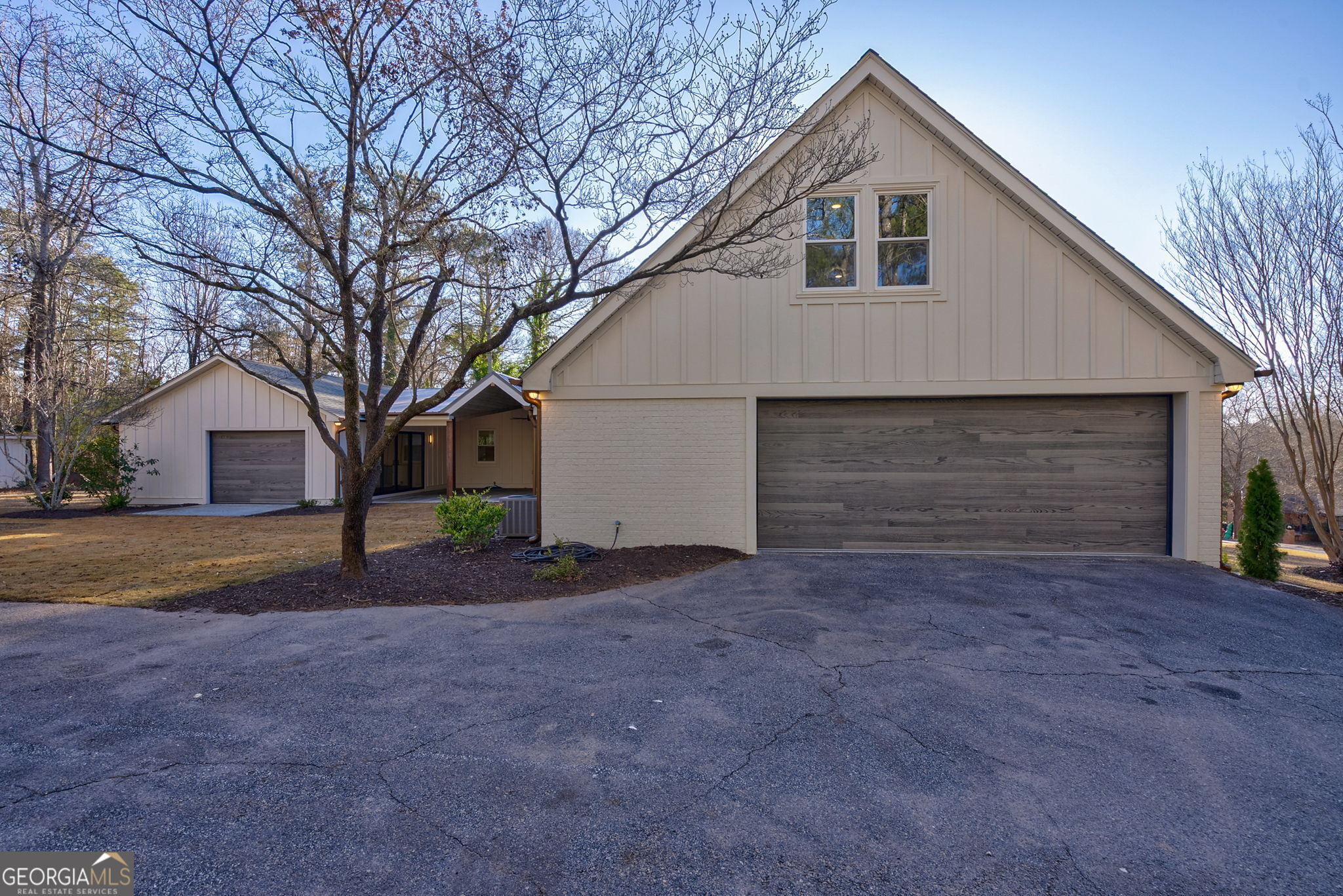 1131 HOLLOW CREEK LN