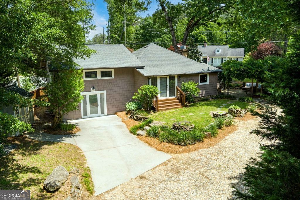 Photo of 4010 Lower Roswell Road, Marietta, GA 30068 (MLS # 10761862)