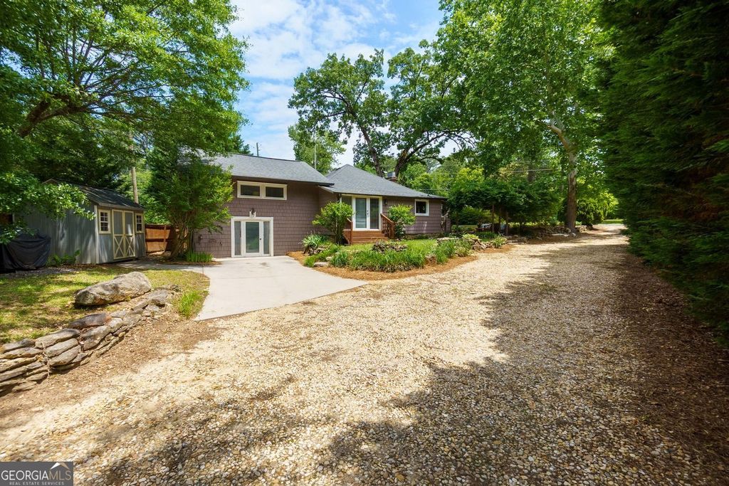 Photo of 4010 Lower Roswell Road, Marietta, GA 30068 (MLS # 10761862)