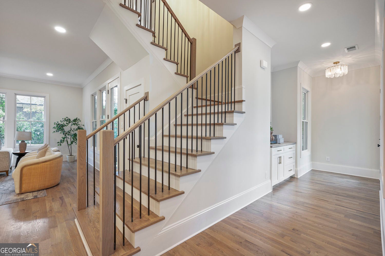 1739B Adolphus ST NE