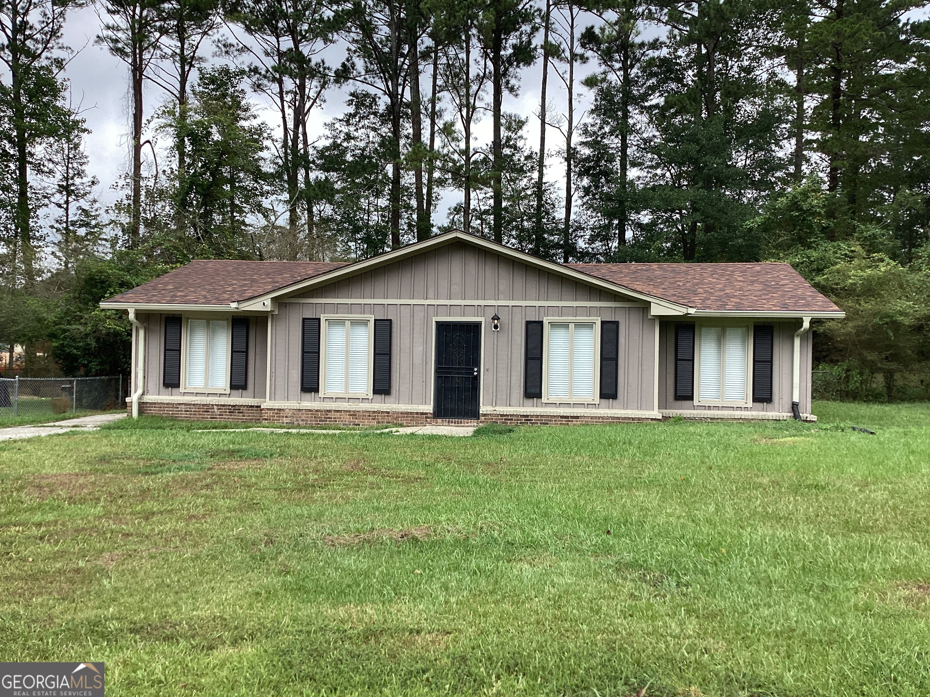 Look no further! Brick partial, ranch house! Conveniently located close to shopping, Marta, and minutes from Hartsville-Jackson Airport. Shady backyard plus patio. This home has been recently remodeled with fresh paint, new kitchen cabinets and appliances, floors and upgraded tub and showers!