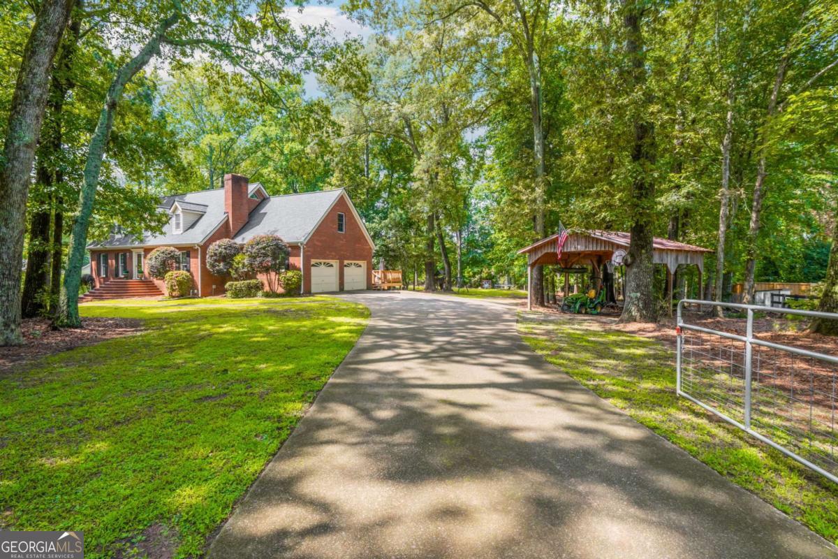 6695 Woodstock RD