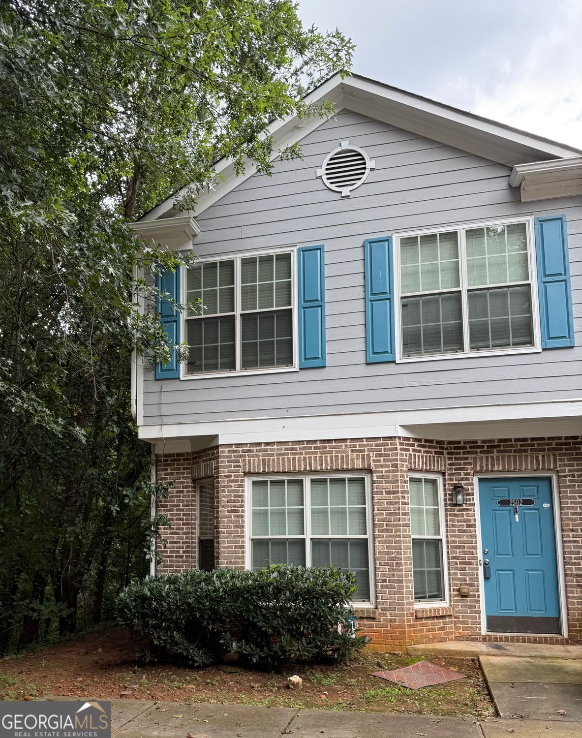 WELCOME TO 2502 WALDEN LAKE DRIVE - A DESIRABLE END-UNIT CONDO OFFERING EXTRA PRIVACY AND NATURAL LIGHT! THIS SPACIOUS HOME FEATURES 3 BEDROOMS AND 2 FULL BATHROOMS UPSTAIRS, PLUS A CONVENIENT HALF BATH ON THE MAIN LEVEL. ENJOY A WELL-DESIGNED LAYOUT WITH A SEPARATE DINING ROOM, A BRIGHT AND COMFORTABLE FAMILY ROOM, AND A FULLY EQUIPPED KITCHEN WHERE ALL APPLIANCES STAY. LOCATED JUST MINUTES FROM MAJOR EXPRESSWAYS. SHOPPING, AND DINING, THIS MOVE-IN READY HOME OFFERS BOTH COMFORT AND CONVENIENCE IN A PRIME DECATUR LOCATION. DON'T MISS THIS OPPORTUNITY!