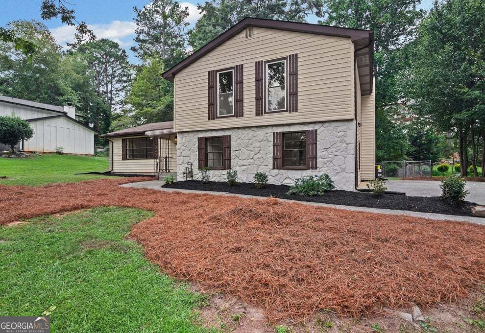 6883 Creekmoor LN